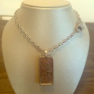 D&G silver neck less